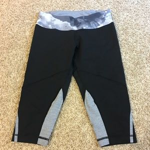 Lululemon Black/Gray Crop Size 6